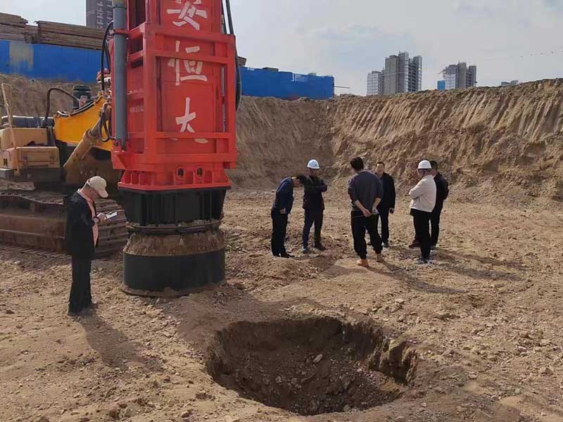 HC150千焦高速液壓夯實機在江蘇南京萬科城樓盤房建基礎(chǔ)地基夯實 HC150千焦高速液壓夯實機在江蘇南京萬科城樓盤房建基礎(chǔ)地基夯實